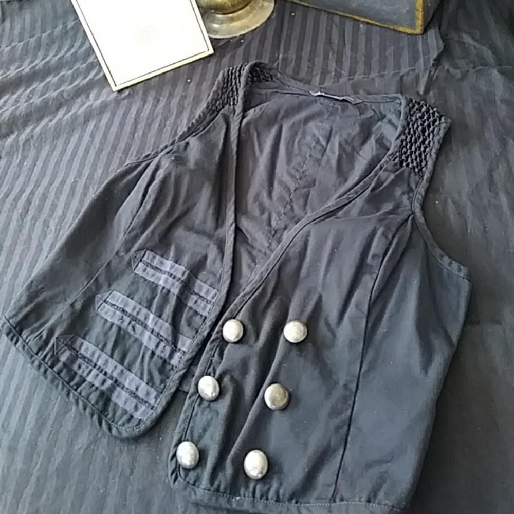 BLACK AX VEST